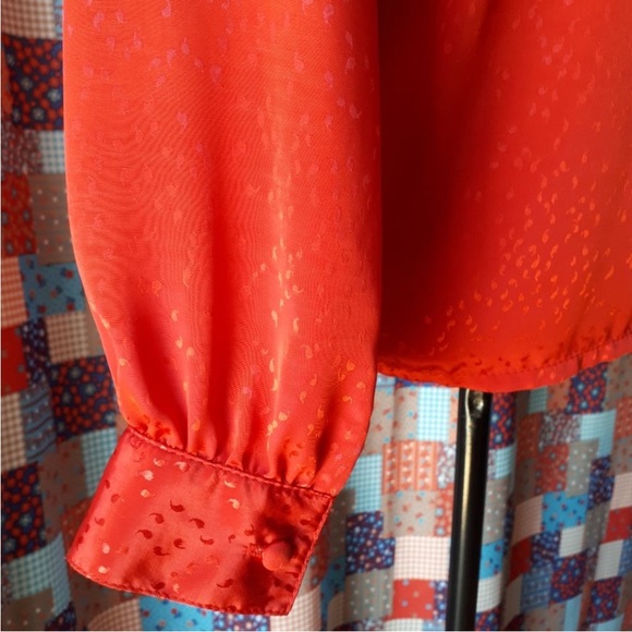 Red blouse - Picture 12 of 15